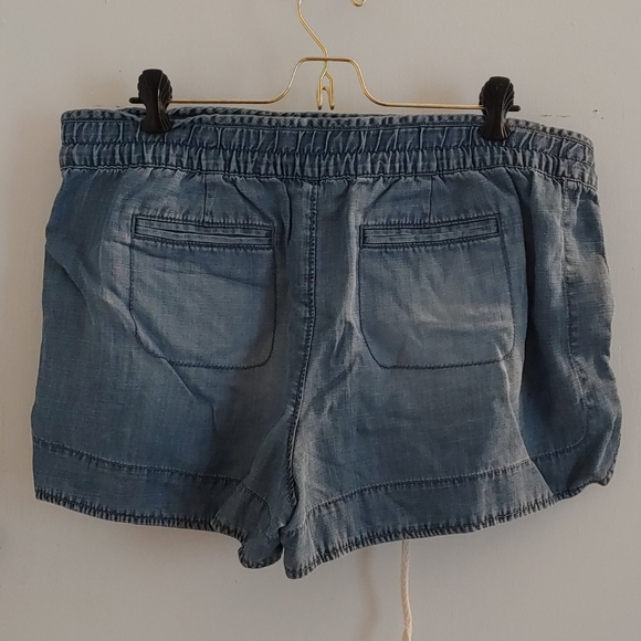 Chambray shorts with adjustable waist tie - Picture 4 of 6